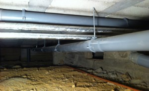 MATTHIEU ARTISAN plombier - photo canalisation PVC dans vide sanitaire